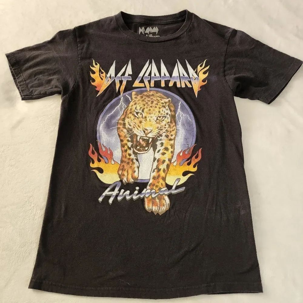 Def Leopard Animal Graphic Tshirt Size Small